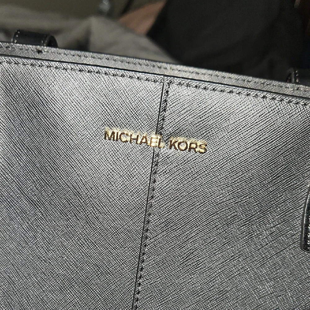 Michael KORS Balck Purse - Picture 7 of 13